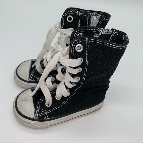 Chuck Taylor All Star Converse High Tops for Kids - Picture 4 of 7